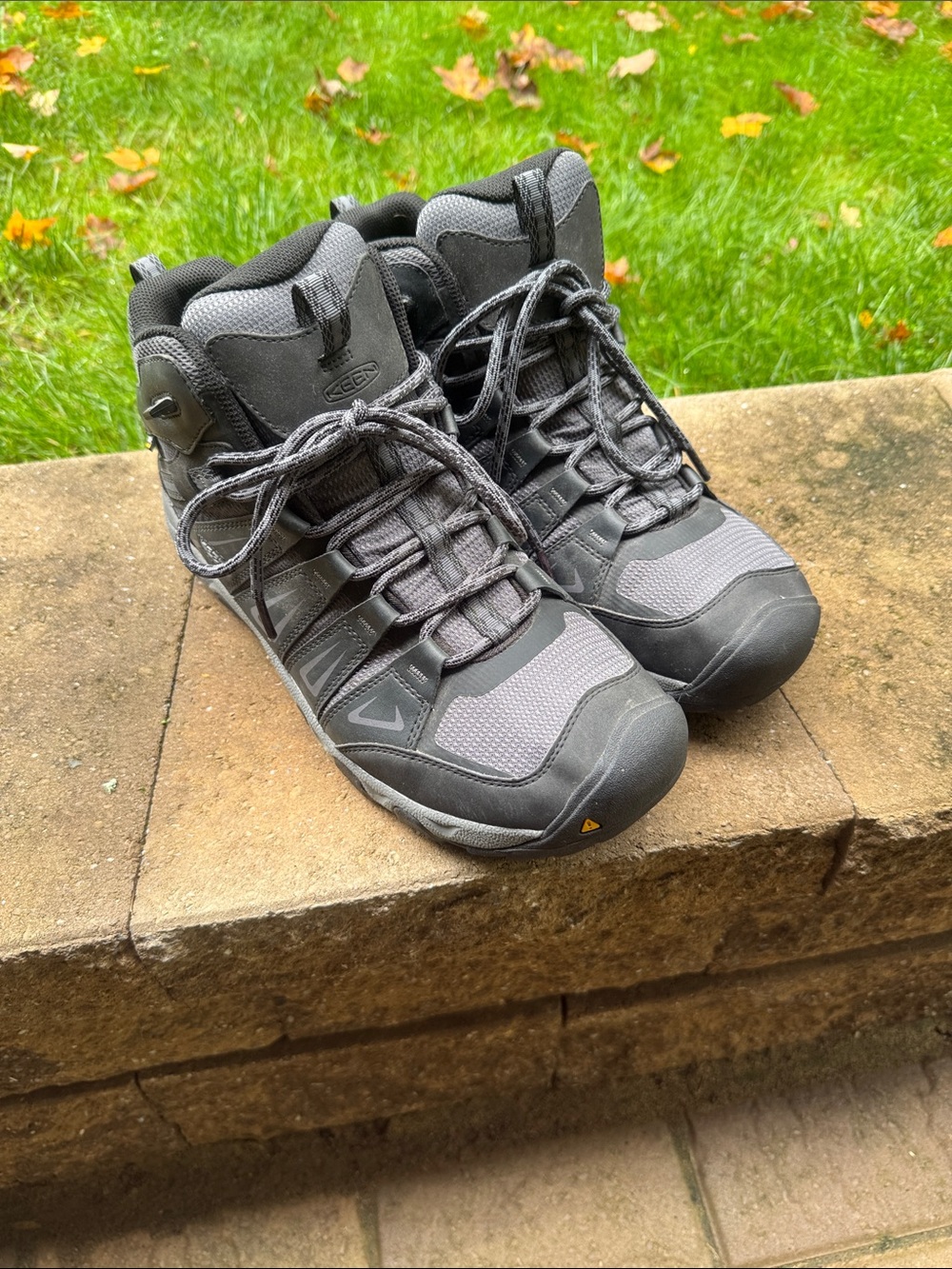 KEEN Men's Gray Waterproof Mid-Height Hiking Boots